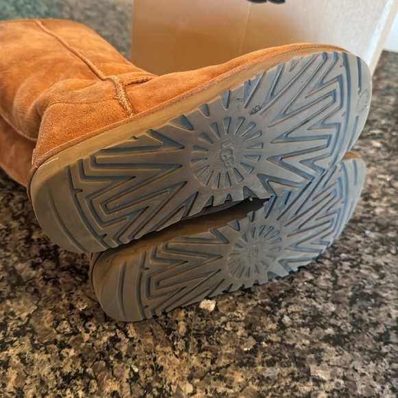 UGG Brown Shearling Boots GUC 7 - Picture 11 of 16